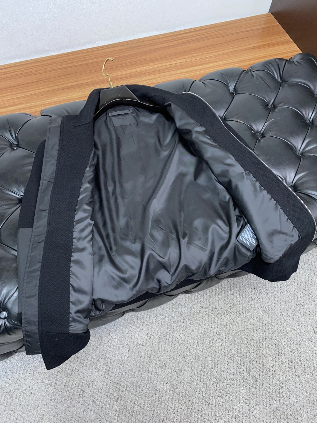 普拉达 2025年秋冬新款 官网 高端原厂代工出品，官方经典王牌单品！最新夹克外套 多明星穿搭示范款！！