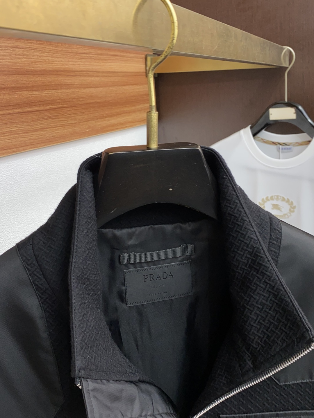 普拉达 2025年秋冬新款 官网 高端原厂代工出品，官方经典王牌单品！最新夹克外套 多明星穿搭示范款！！