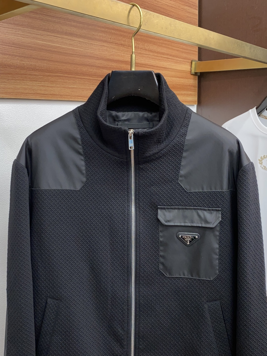 普拉达 2025年秋冬新款 官网 高端原厂代工出品，官方经典王牌单品！最新夹克外套 多明星穿搭示范款！！