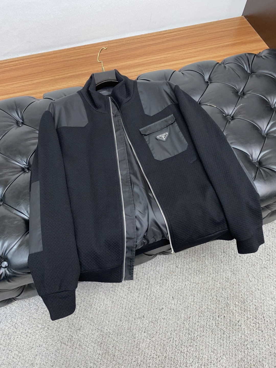 普拉达 2025年秋冬新款 官网 高端原厂代工出品，官方经典王牌单品！最新夹克外套 多明星穿搭示范款！！