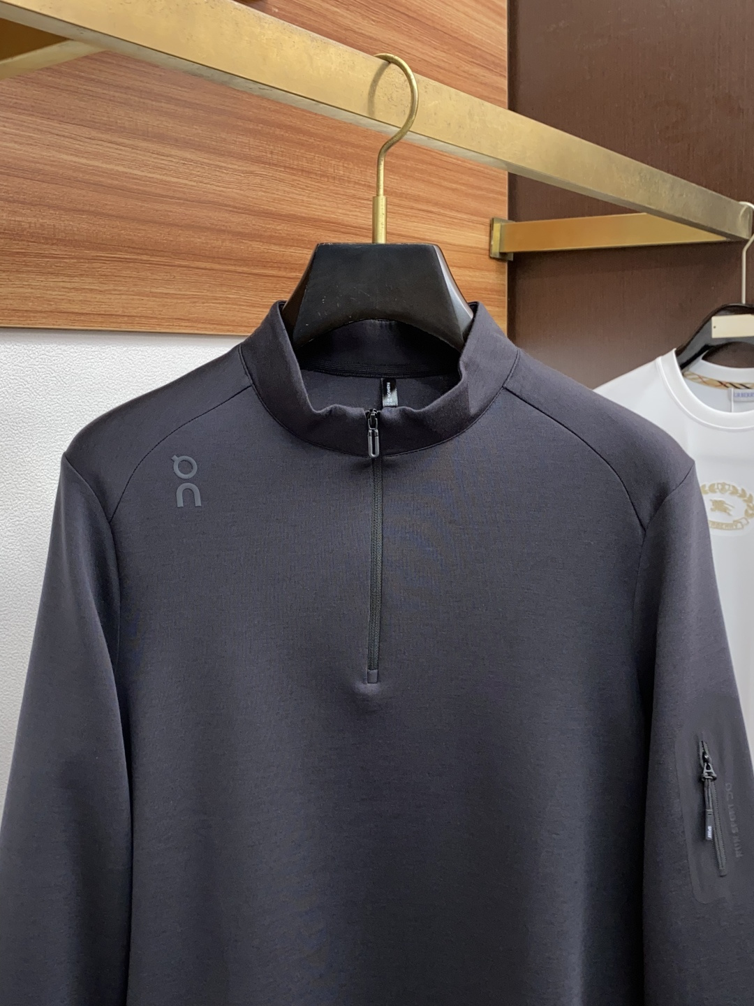  on 家族男士高端简约小立领半拉链加厚莫代尔巴宝莉 棉长袖 卫衣，香港洋行渠道货，纯正血统品质，25年