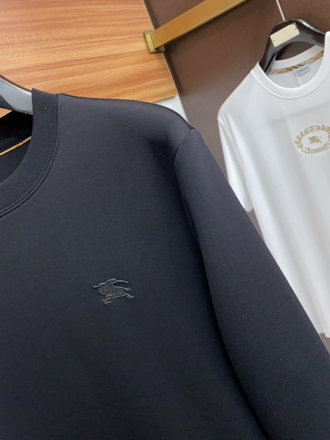  巴宝莉 家族男士高端简约圆领加厚莫代尔巴宝莉 棉长袖 卫衣，香港洋行渠道货，纯正血统品质，25年秋冬 