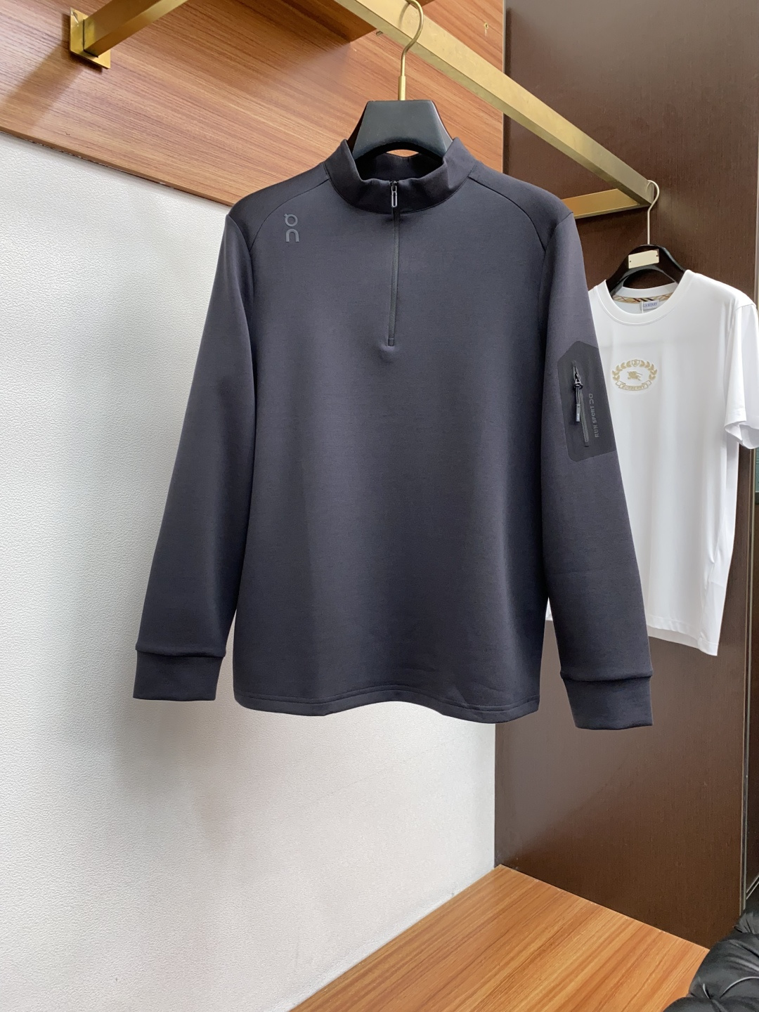  on 家族男士高端简约小立领半拉链加厚莫代尔巴宝莉 棉长袖 卫衣，香港洋行渠道货，纯正血统品质，25年