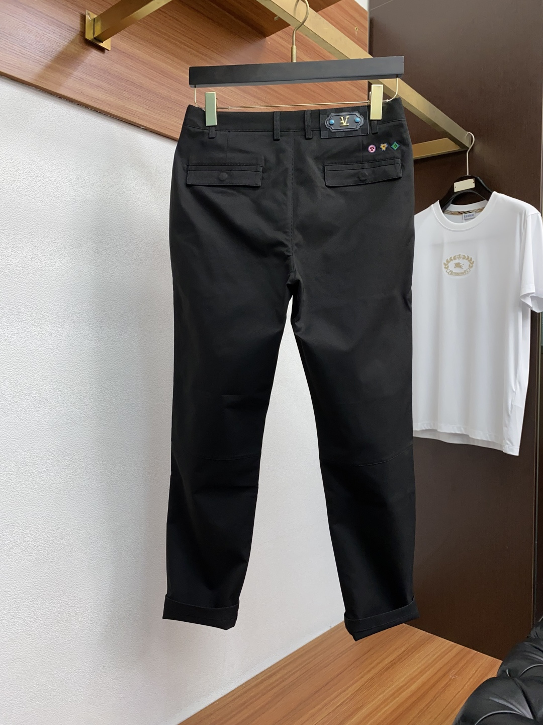  2025新款，户外最新休闲裤。原版裤型上身休闲百搭、随性慵懒范，高级定制进口定织针织面料，弹力速干 立