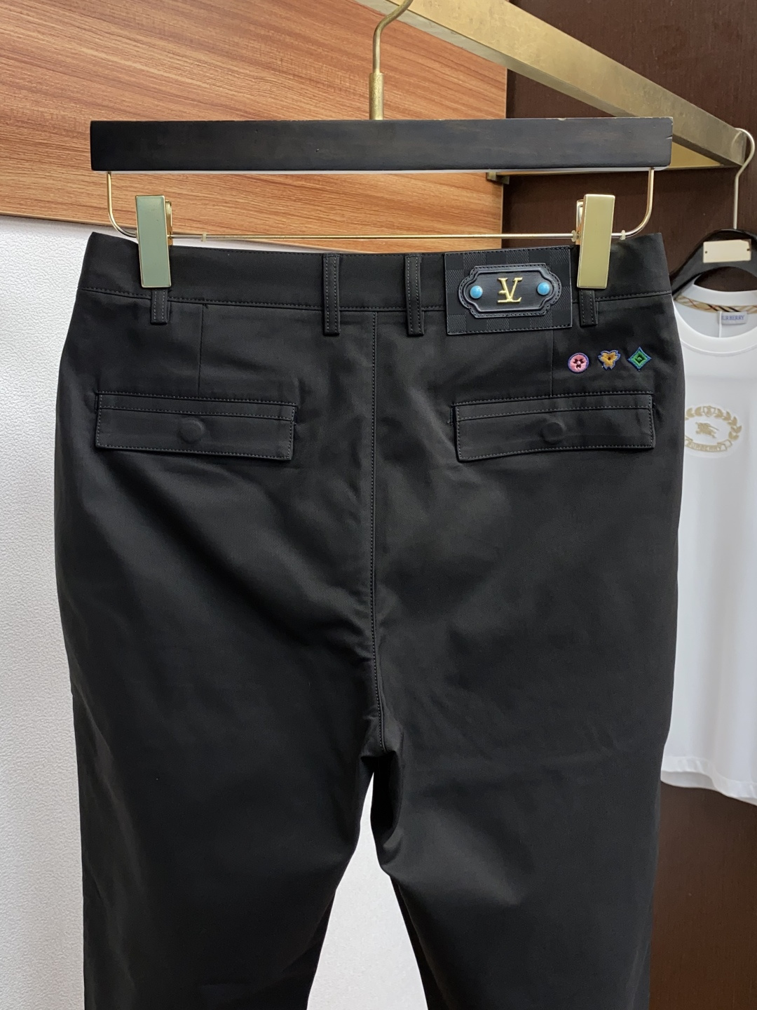  2025新款，户外最新休闲裤。原版裤型上身休闲百搭、随性慵懒范，高级定制进口定织针织面料，弹力速干 立