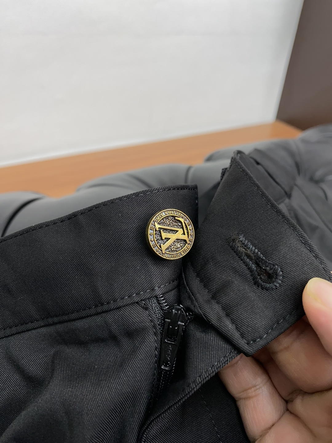  2025新款，户外最新休闲裤。原版裤型上身休闲百搭、随性慵懒范，高级定制进口定织针织面料，弹力速干 立