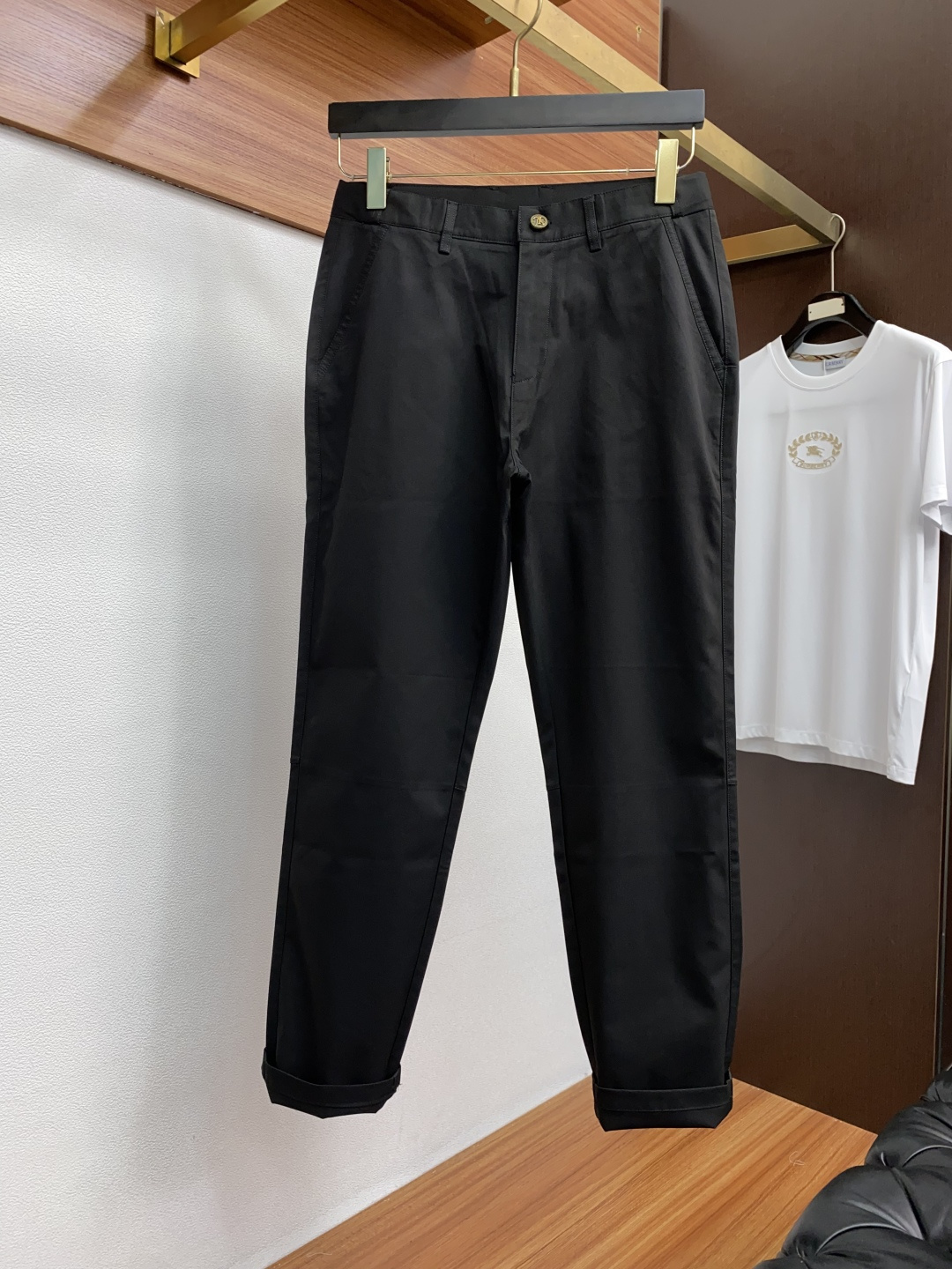  2025新款，户外最新休闲裤。原版裤型上身休闲百搭、随性慵懒范，高级定制进口定织针织面料，弹力速干 立