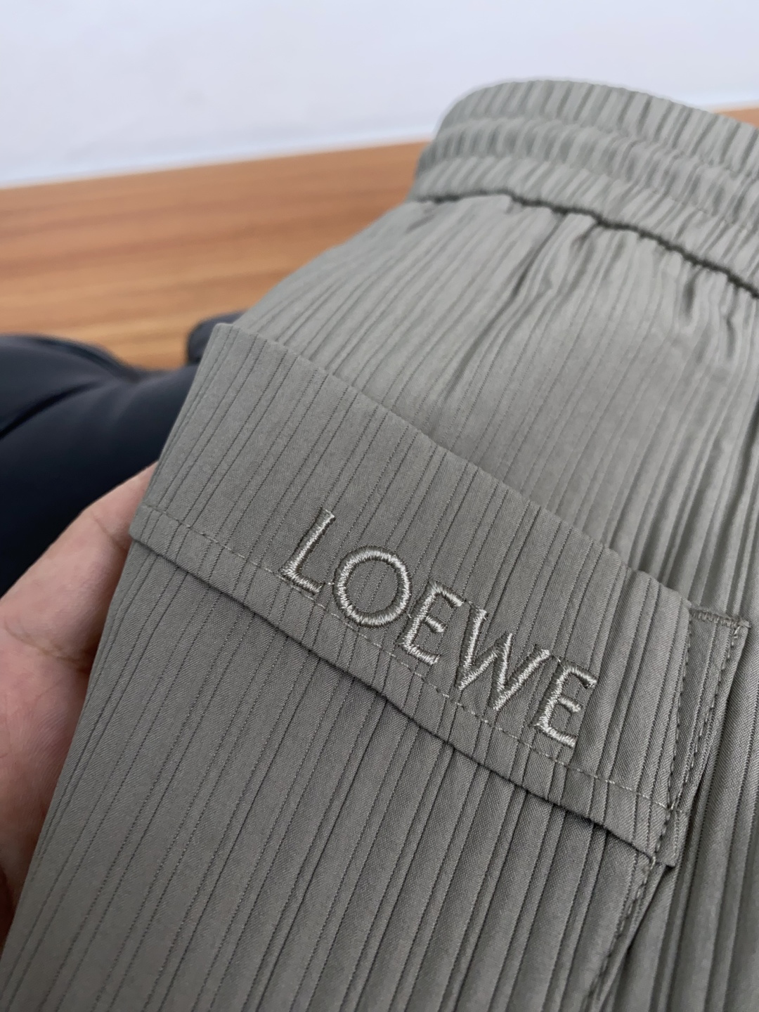 2025新款，户外最新休闲裤。原版裤型上身休闲百搭、随性慵懒范，高级定制进口定织针织面料，弹力速干 立体