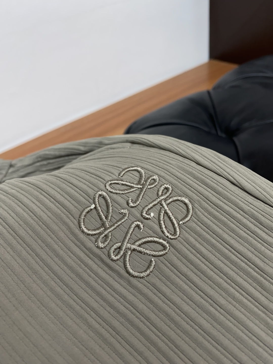 2025新款，户外最新休闲裤。原版裤型上身休闲百搭、随性慵懒范，高级定制进口定织针织面料，弹力速干 立体