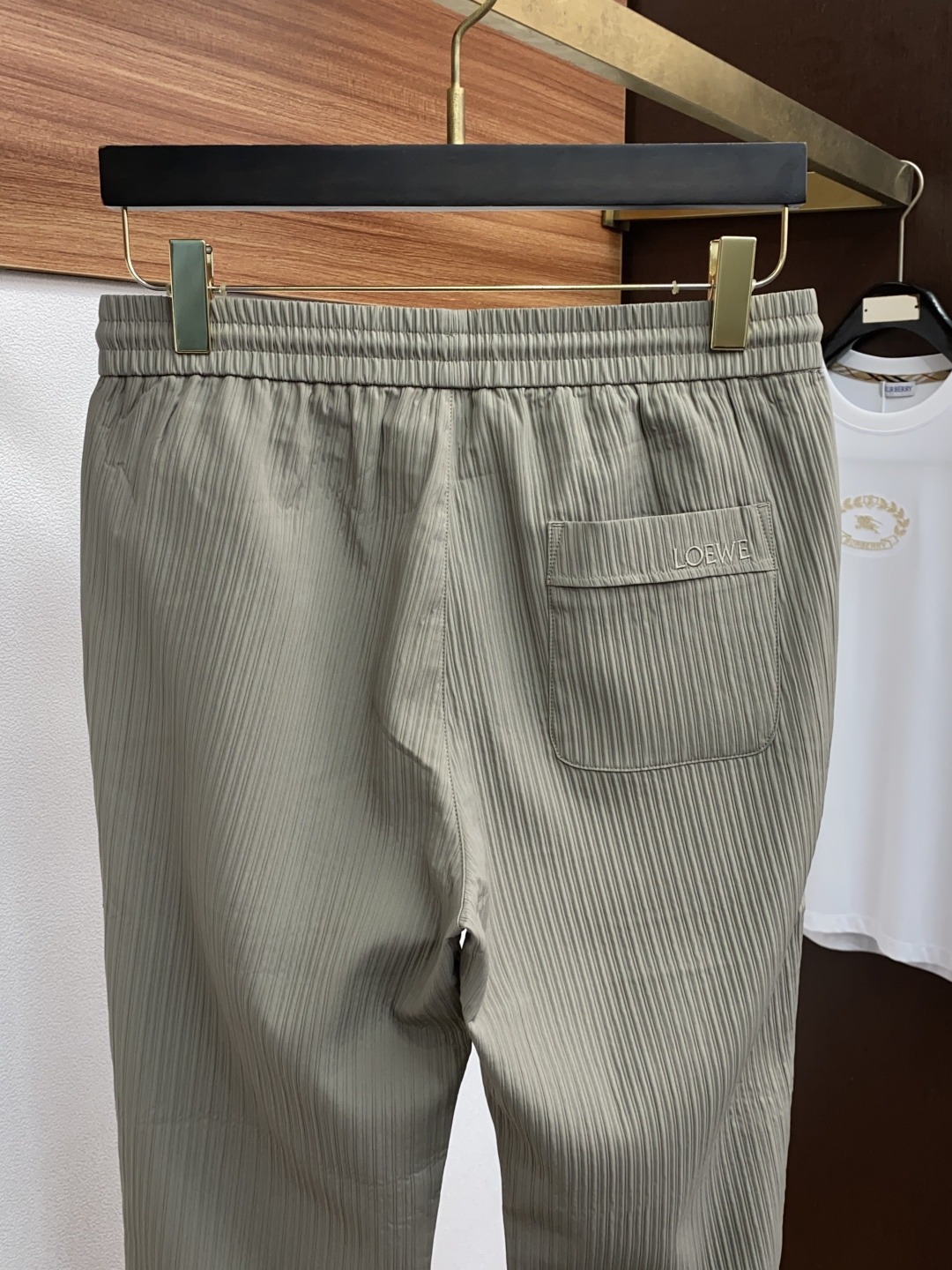 2025新款，户外最新休闲裤。原版裤型上身休闲百搭、随性慵懒范，高级定制进口定织针织面料，弹力速干 立体