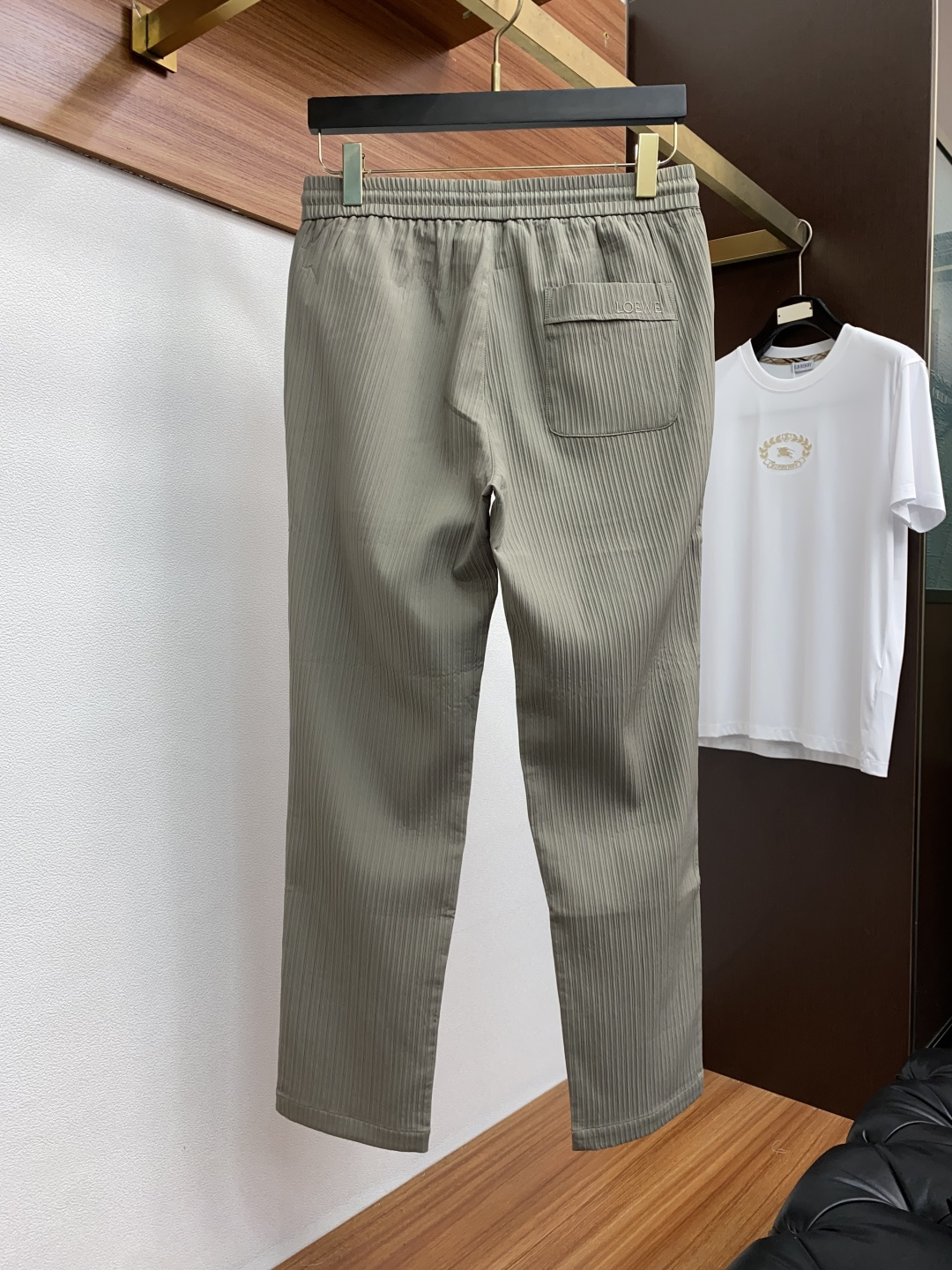 2025新款，户外最新休闲裤。原版裤型上身休闲百搭、随性慵懒范，高级定制进口定织针织面料，弹力速干 立体