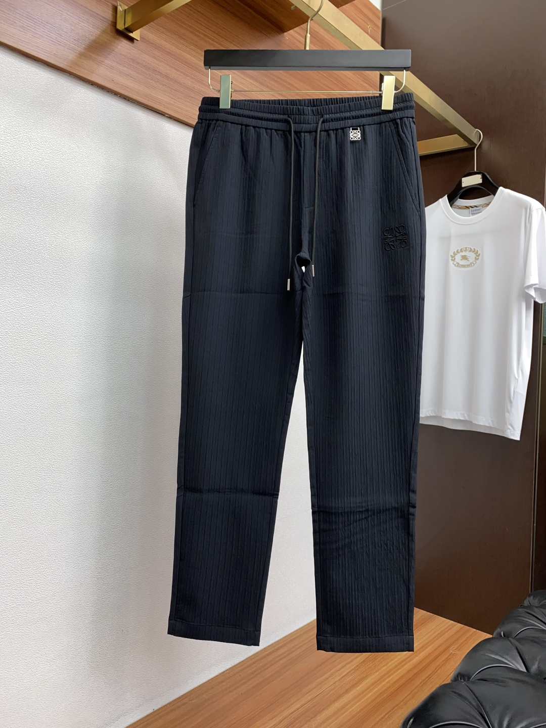  2025新款，户外最新休闲裤。原版裤型上身休闲百搭、随性慵懒范，高级定制进口定织针织面料，弹力速干 立