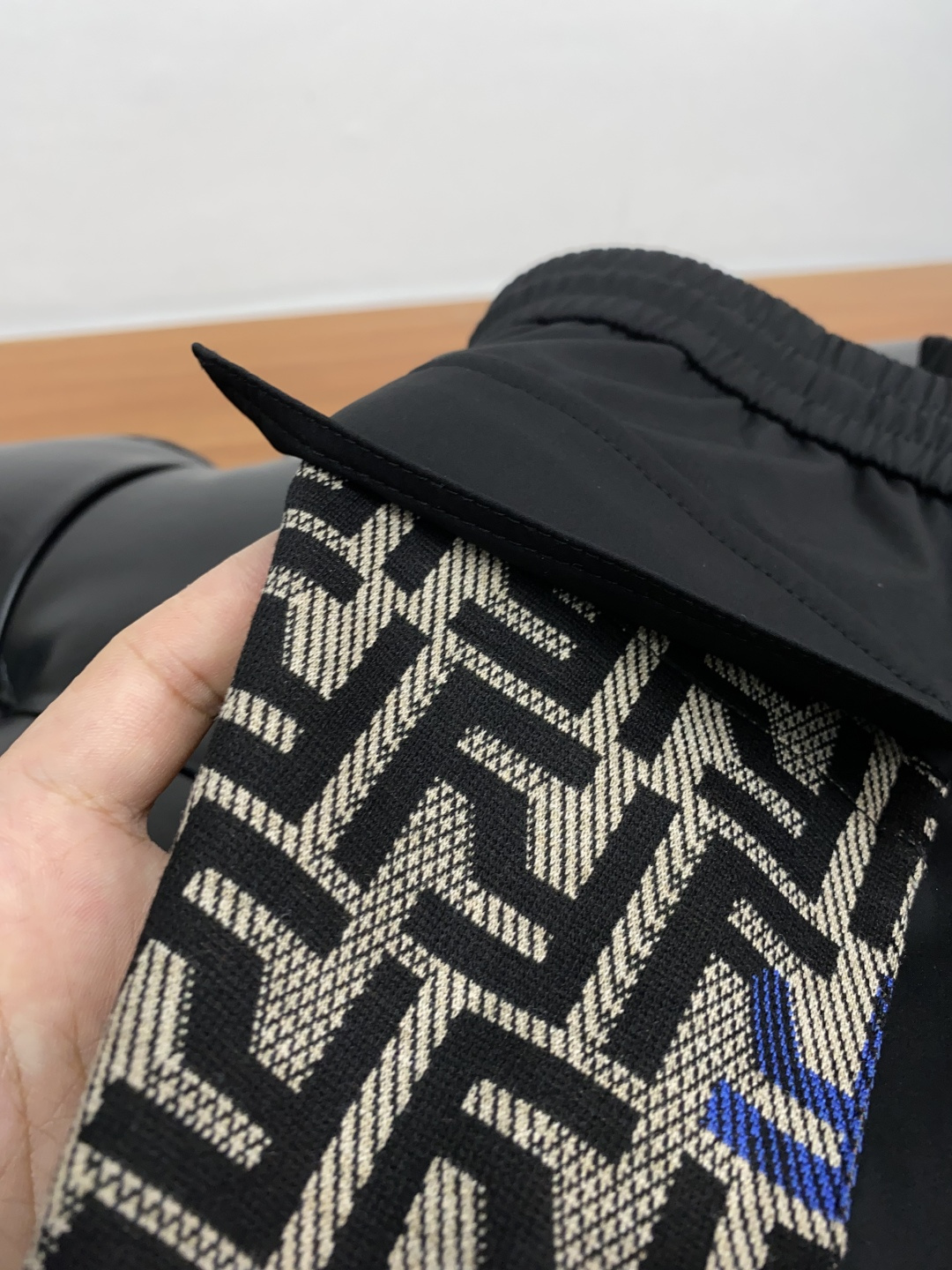  2025新款，户外最新休闲裤。原版裤型上身休闲百搭、随性慵懒范，高级定制进口定织针织面料，弹力速干 立