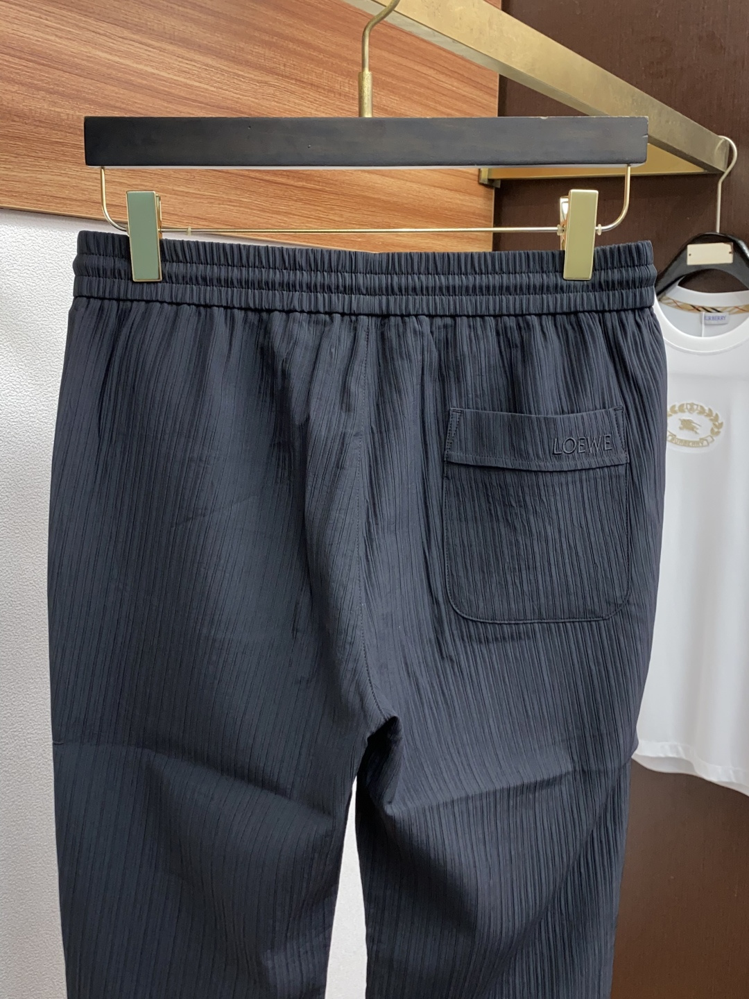  2025新款，户外最新休闲裤。原版裤型上身休闲百搭、随性慵懒范，高级定制进口定织针织面料，弹力速干 立