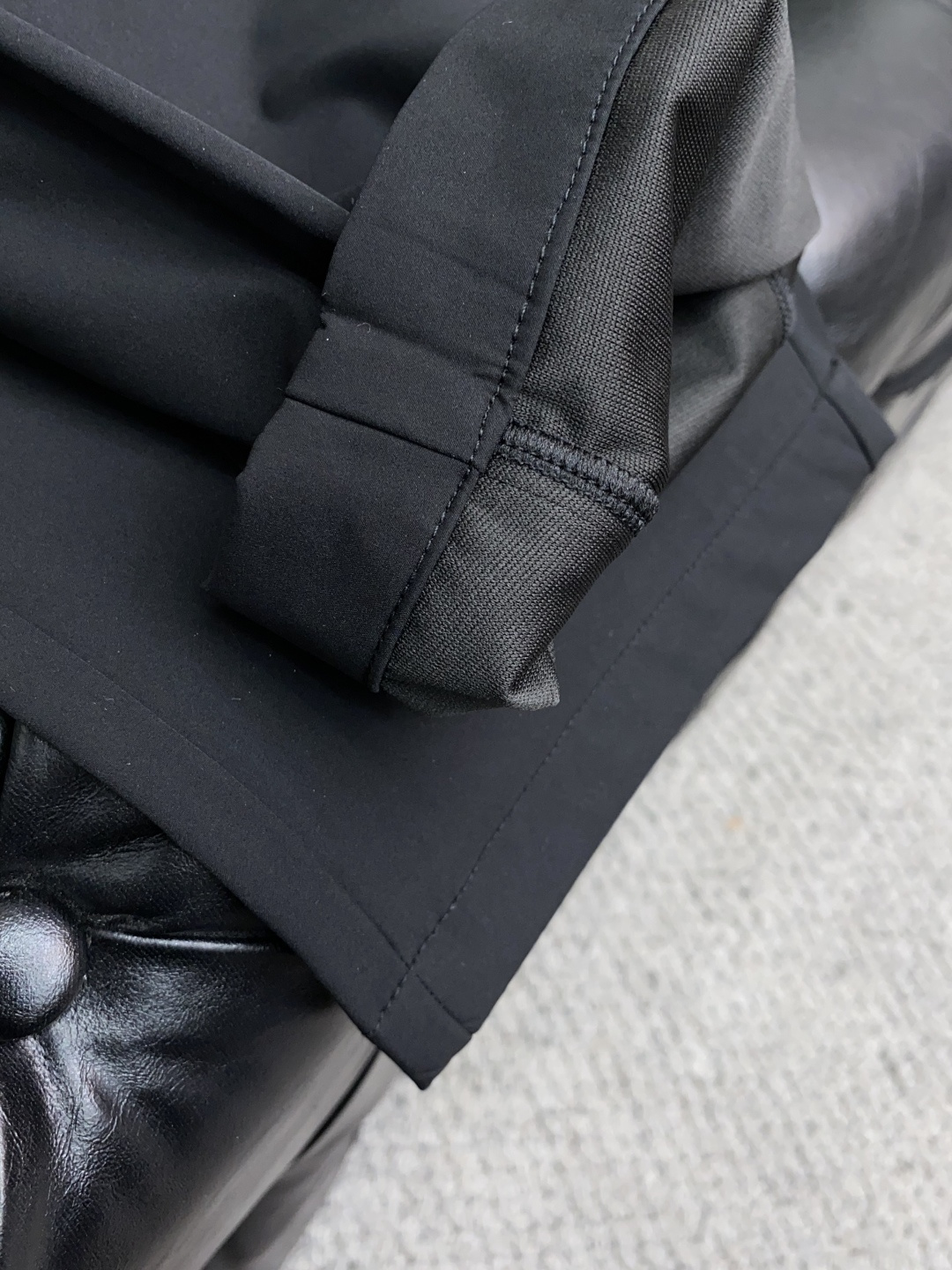  2025新款，户外最新休闲裤。原版裤型上身休闲百搭、随性慵懒范，高级定制进口定织针织面料，弹力速干 立