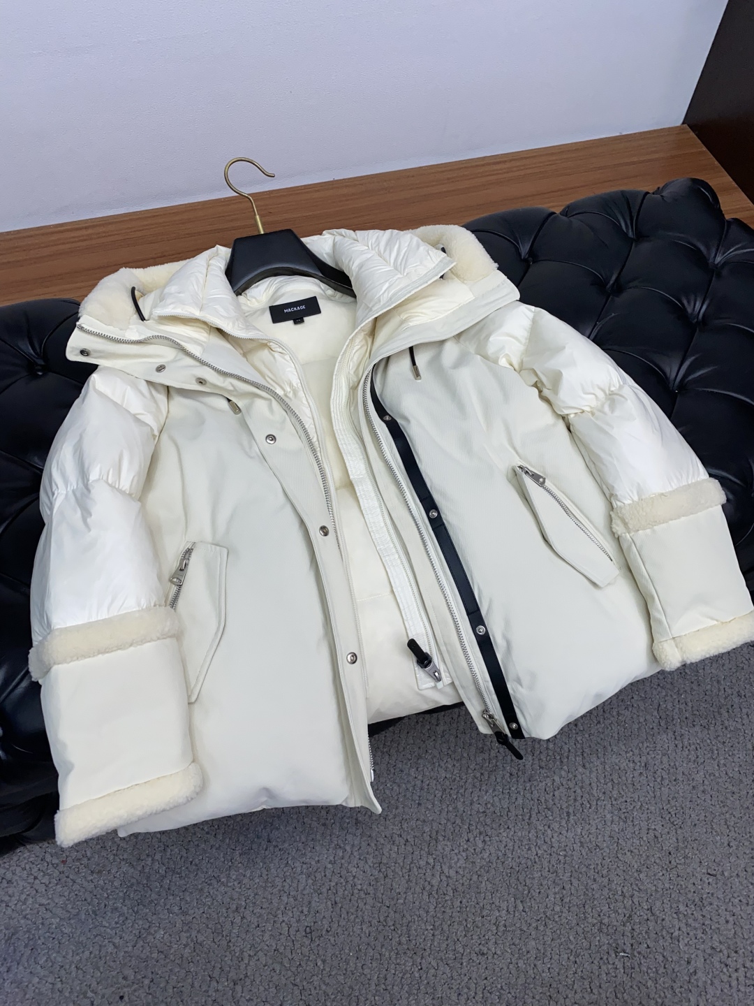 女款 蒙口 秋冬新款羽绒服 原版11订制五金配件全进口原版定制 欢迎专柜对比 绝对的高品质 采用顶级90