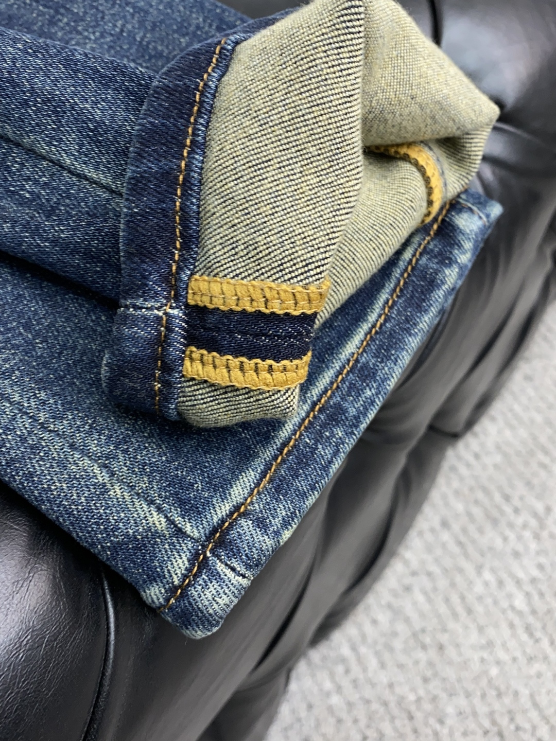  巴宝莉 2025新款 休闲牛仔裤 干净利落剪裁，都市风十足 采用精纺纯棉面料手感软糯干爽，上身效果挺括