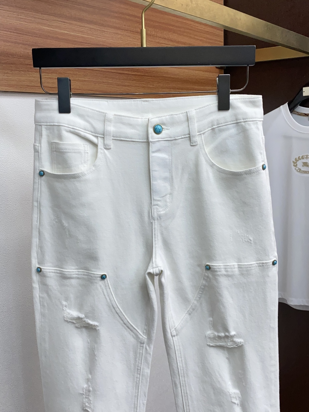  1v路易威登 2025新款 休闲牛仔裤 干净利落剪裁，都市风十足 采用精纺纯棉面料手感软糯干爽，上身效