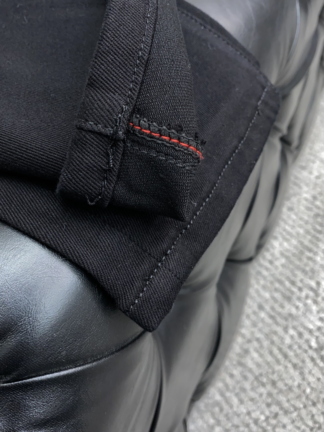 1v路易威登 2025新款 休闲牛仔裤 干净利落剪裁，都市风十足 采用精纺纯棉面料手感软糯干爽，上身效果