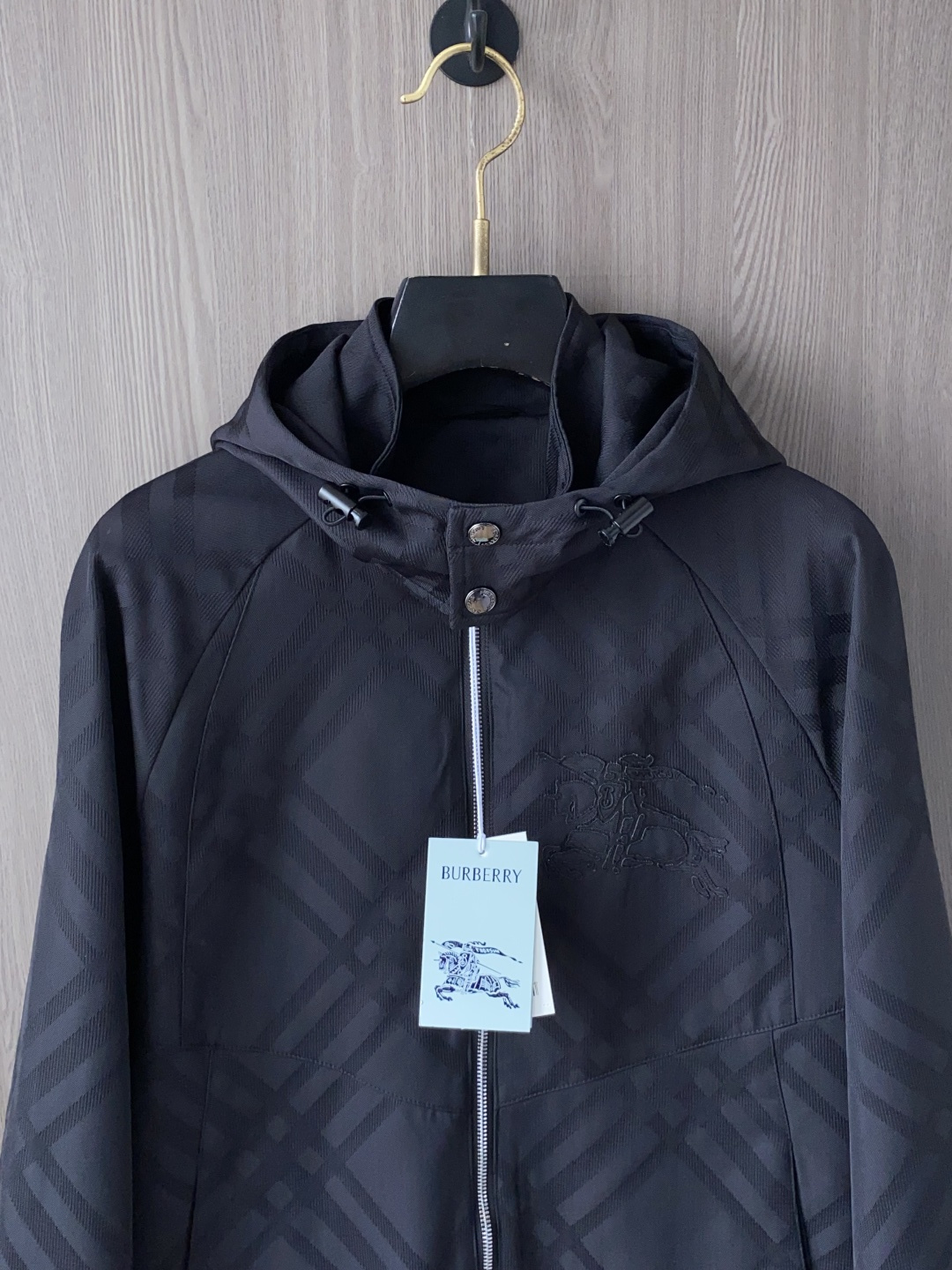 🌾程 巴宝莉 25ss最新品 经典棒球领夹克外套，设计帅气有型！百搭必备单品，时尚潮牌， 轻松营造酷帅氛