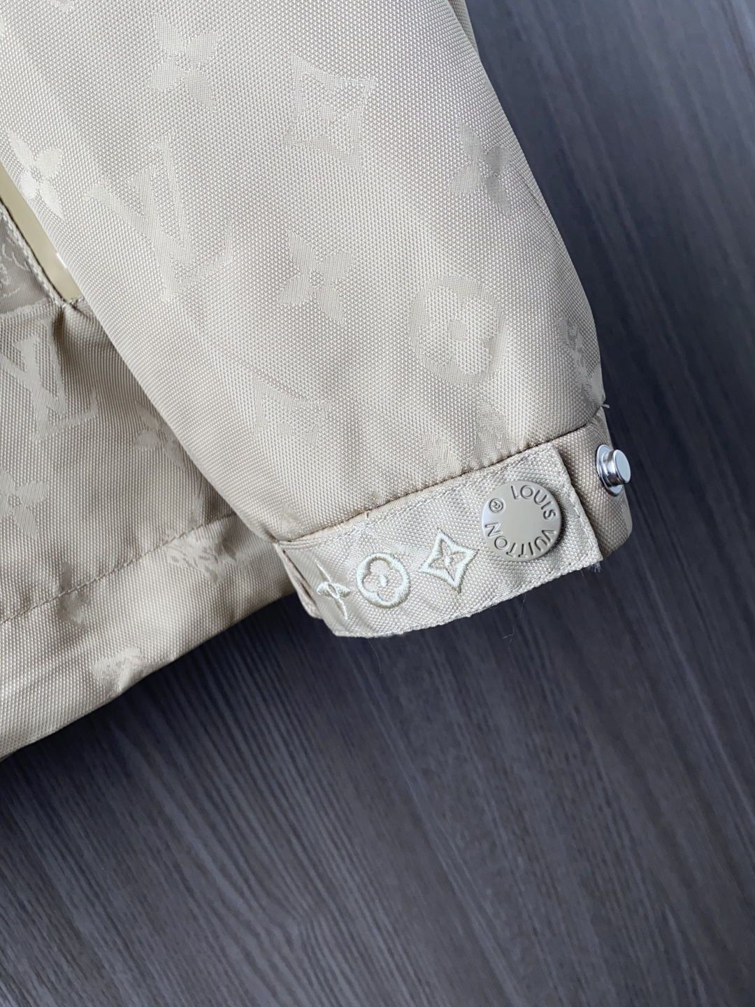 🌾程 1v路易威登 25ss最新品 经典棒球领夹克外套，设计帅气有型！百搭必备单品，时尚潮牌， 轻松营造