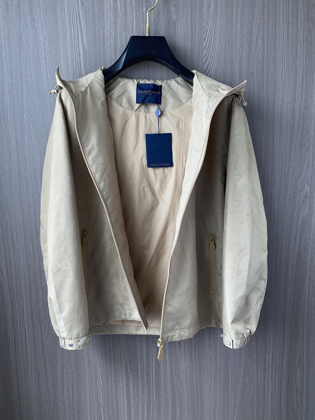 🌾程 1v路易威登 25ss最新品 经典棒球领夹克外套，设计帅气有型！百搭必备单品，时尚潮牌， 轻松营造