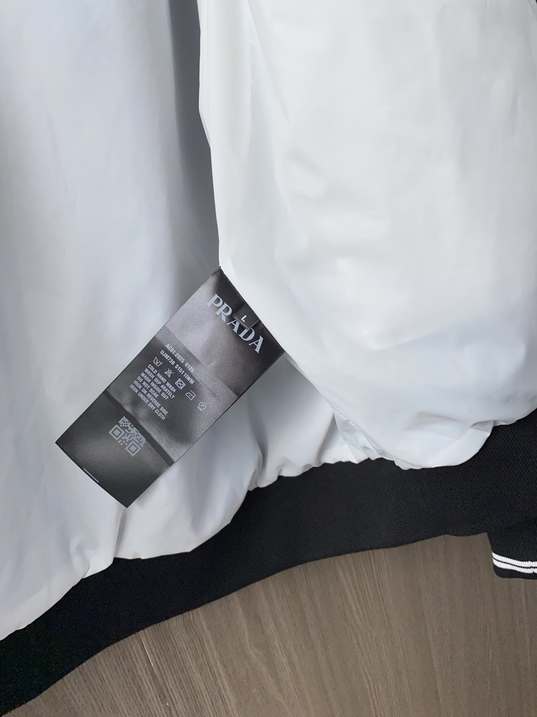 🌾 普拉达 25ss最新品 经典棒球领夹克外套，设计帅气有型！百搭必备单品，时尚潮牌， 轻松营造酷帅氛围