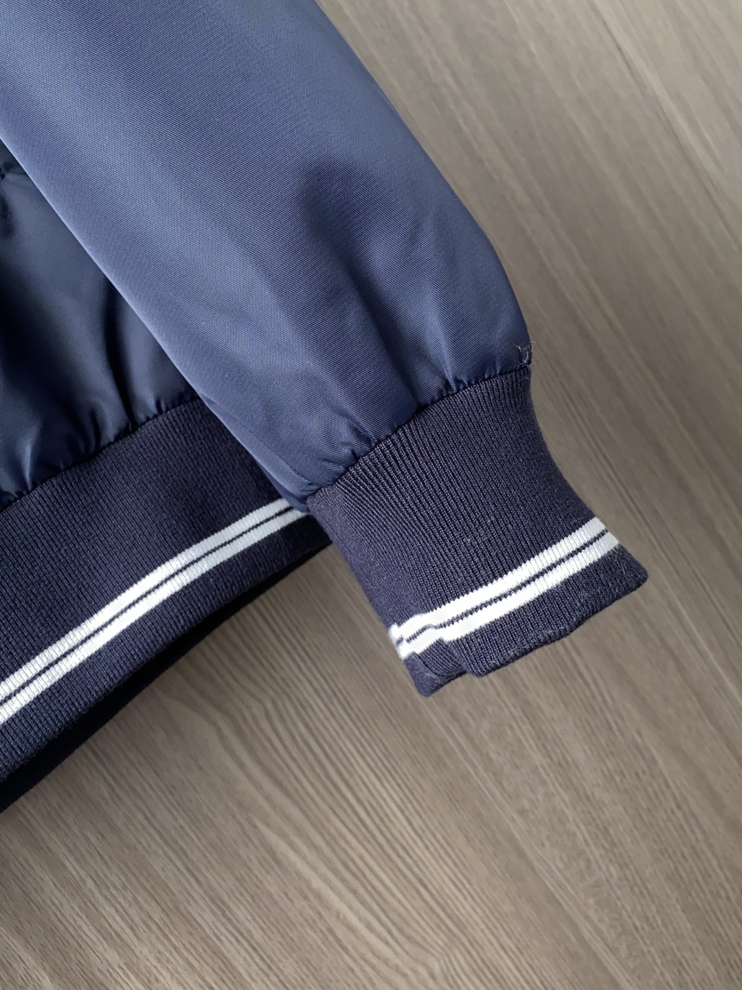 🌾 普拉达 25ss最新品 经典棒球领夹克外套，设计帅气有型！百搭必备单品，时尚潮牌， 轻松营造酷帅氛围