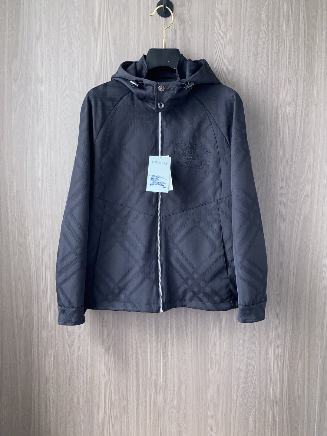 🌾程 巴宝莉 25ss最新品 经典棒球领夹克外套，设计帅气有型！百搭必备单品，时尚潮牌， 轻松营造酷帅氛