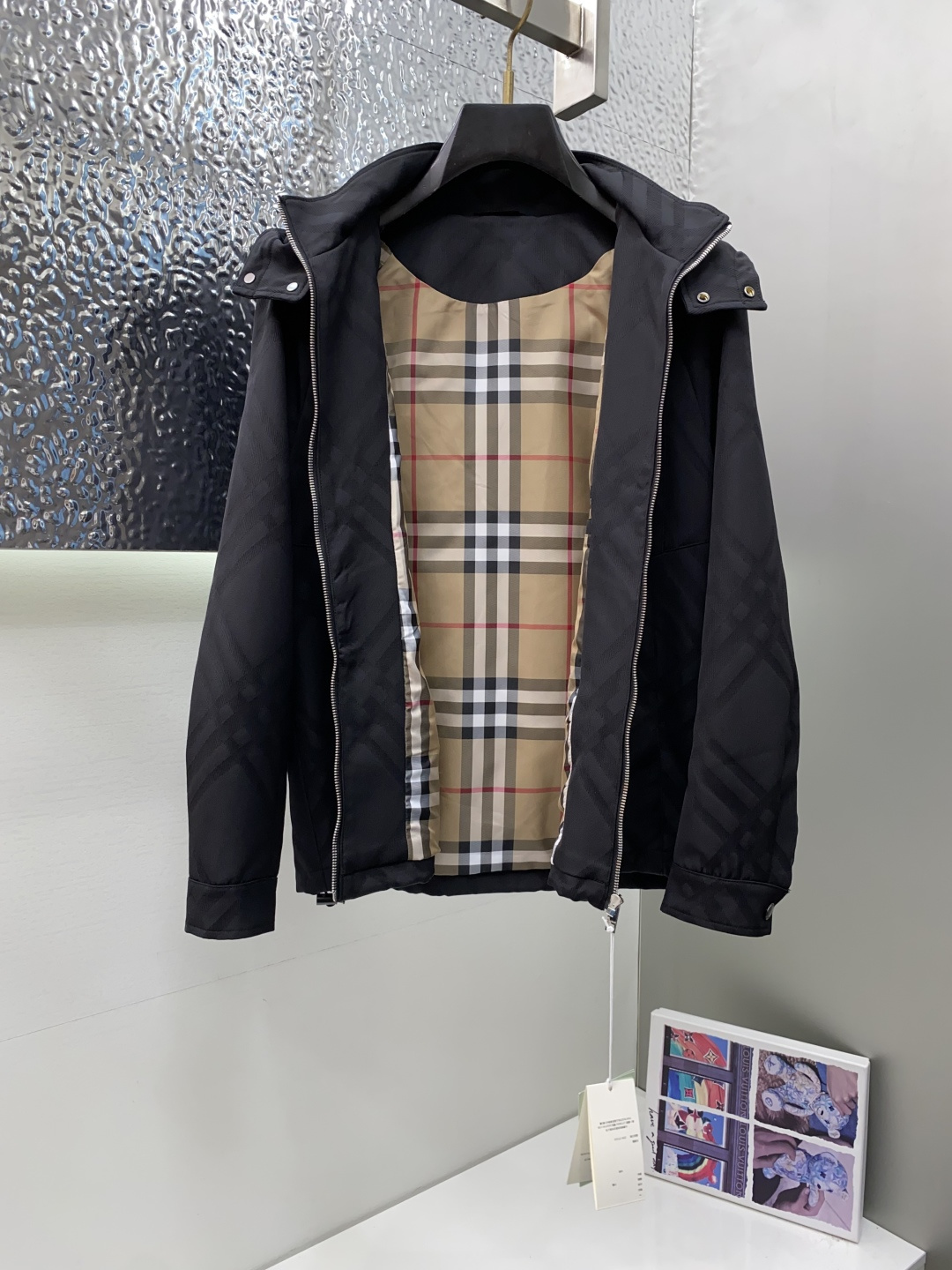 巴宝莉 25ss最新品 经典连帽夹克外套，设计帅气有型！百搭必备单品，时尚潮牌， 轻松营造酷帅氛围感 ，