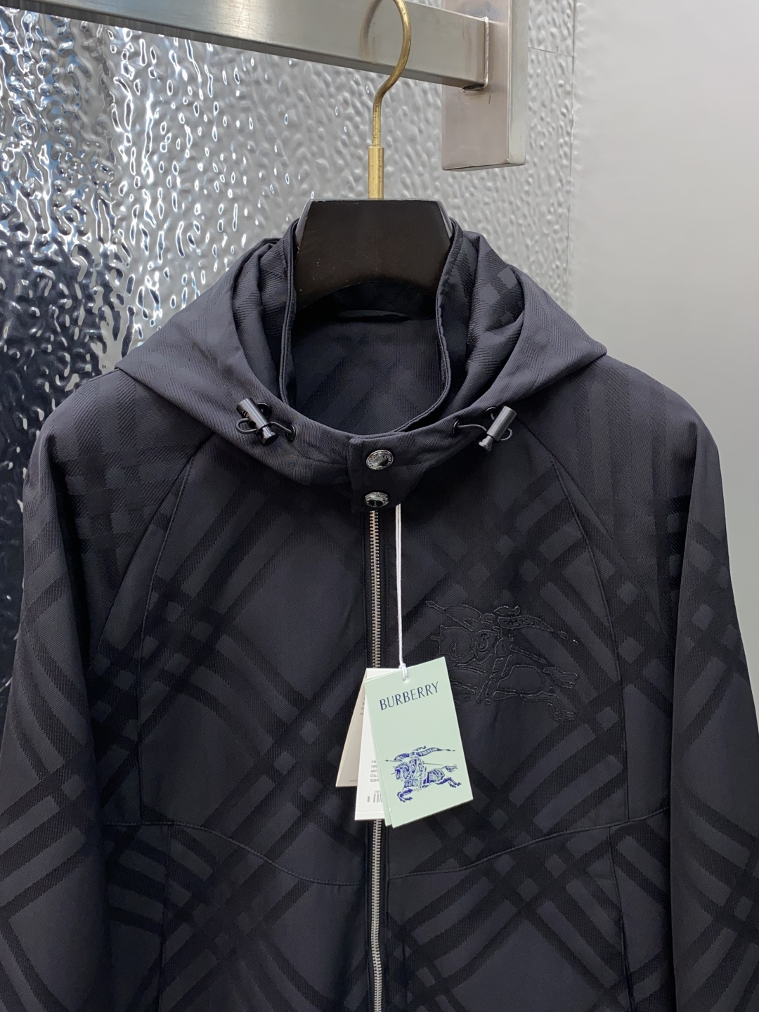 巴宝莉 25ss最新品 经典连帽夹克外套，设计帅气有型！百搭必备单品，时尚潮牌， 轻松营造酷帅氛围感 ，