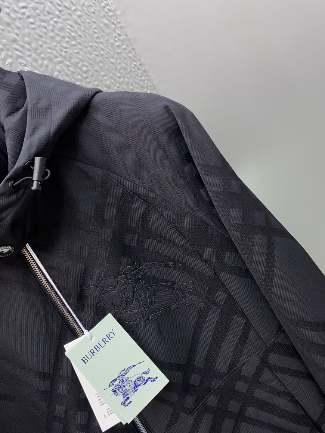 巴宝莉 25ss最新品 经典连帽夹克外套，设计帅气有型！百搭必备单品，时尚潮牌， 轻松营造酷帅氛围感 ，