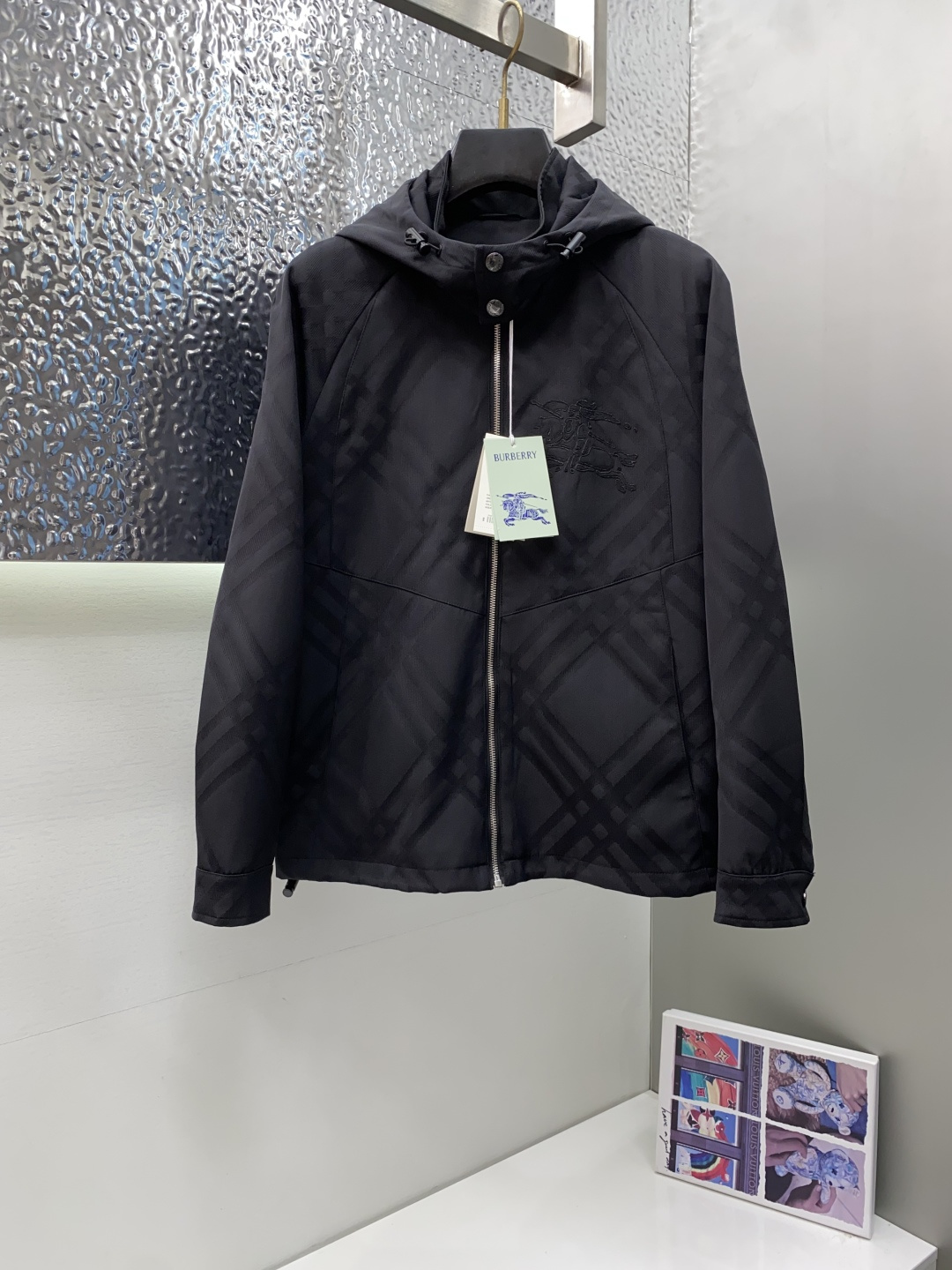 巴宝莉 25ss最新品 经典连帽夹克外套，设计帅气有型！百搭必备单品，时尚潮牌， 轻松营造酷帅氛围感 ，