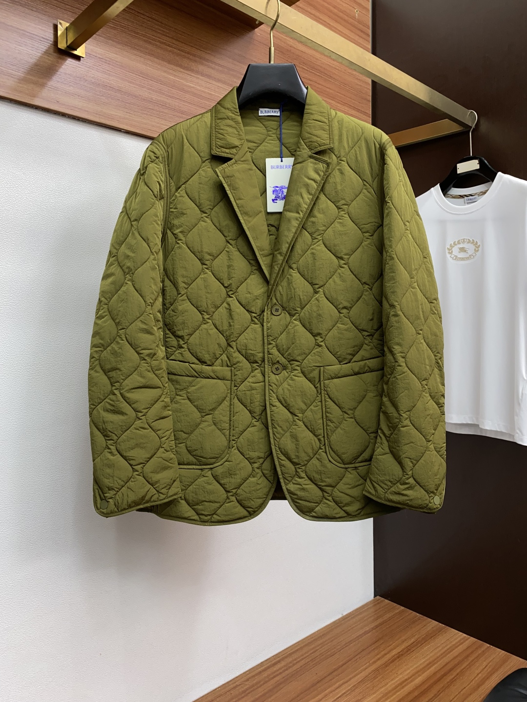 巴宝莉 25ss最新品 经典棉衣夹克外套，设计帅气有型！百搭必备单品，时尚潮牌， 轻松营造酷帅氛围感 ，