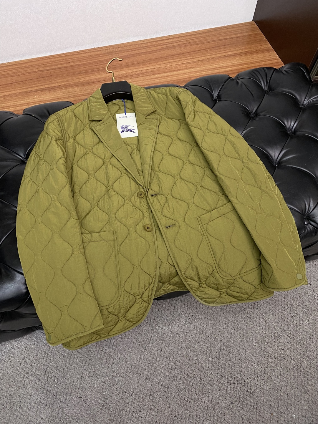 巴宝莉 25ss最新品 经典棉衣夹克外套，设计帅气有型！百搭必备单品，时尚潮牌， 轻松营造酷帅氛围感 ，