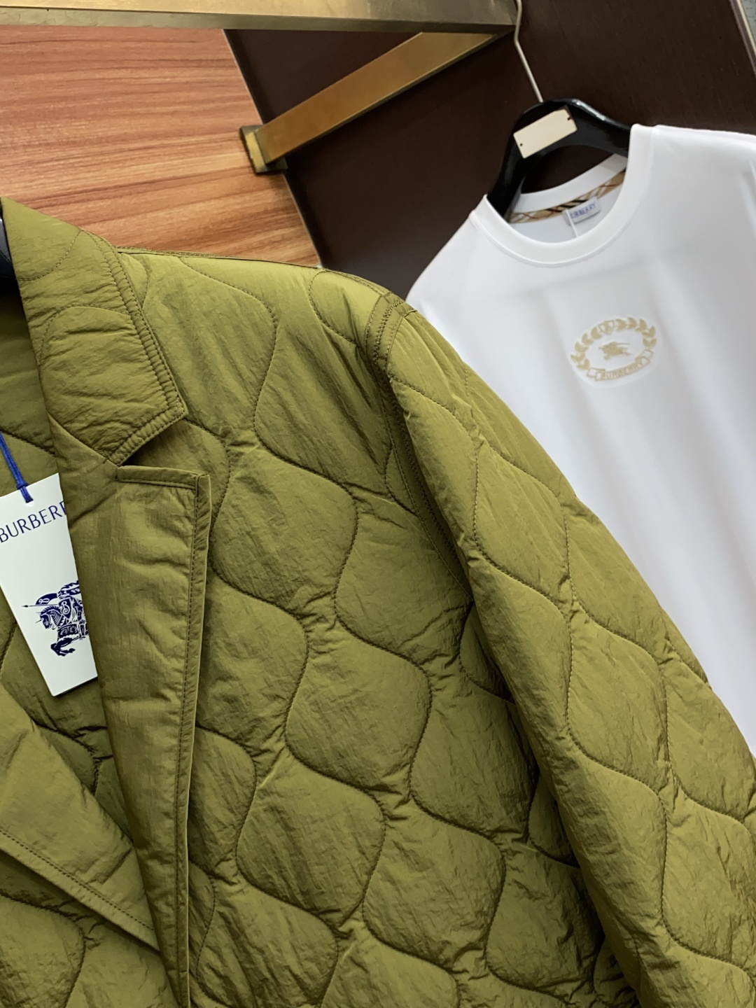 巴宝莉 25ss最新品 经典棉衣夹克外套，设计帅气有型！百搭必备单品，时尚潮牌， 轻松营造酷帅氛围感 ，