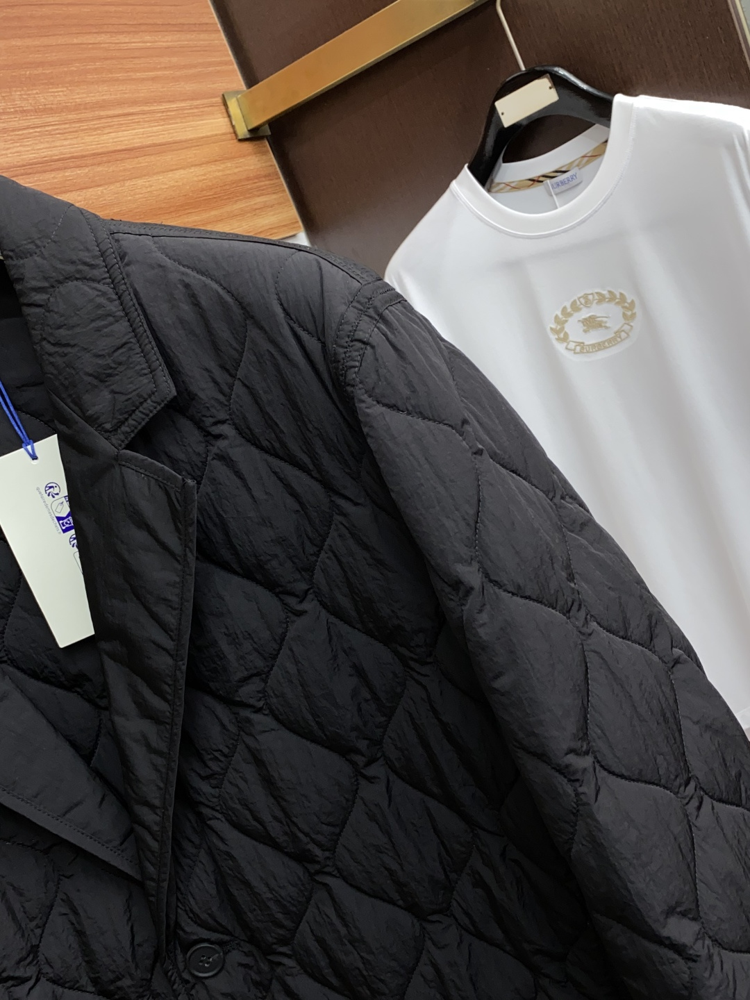  巴宝莉 25ss最新品 经典棉衣夹克外套，设计帅气有型！百搭必备单品，时尚潮牌， 轻松营造酷帅氛围感 