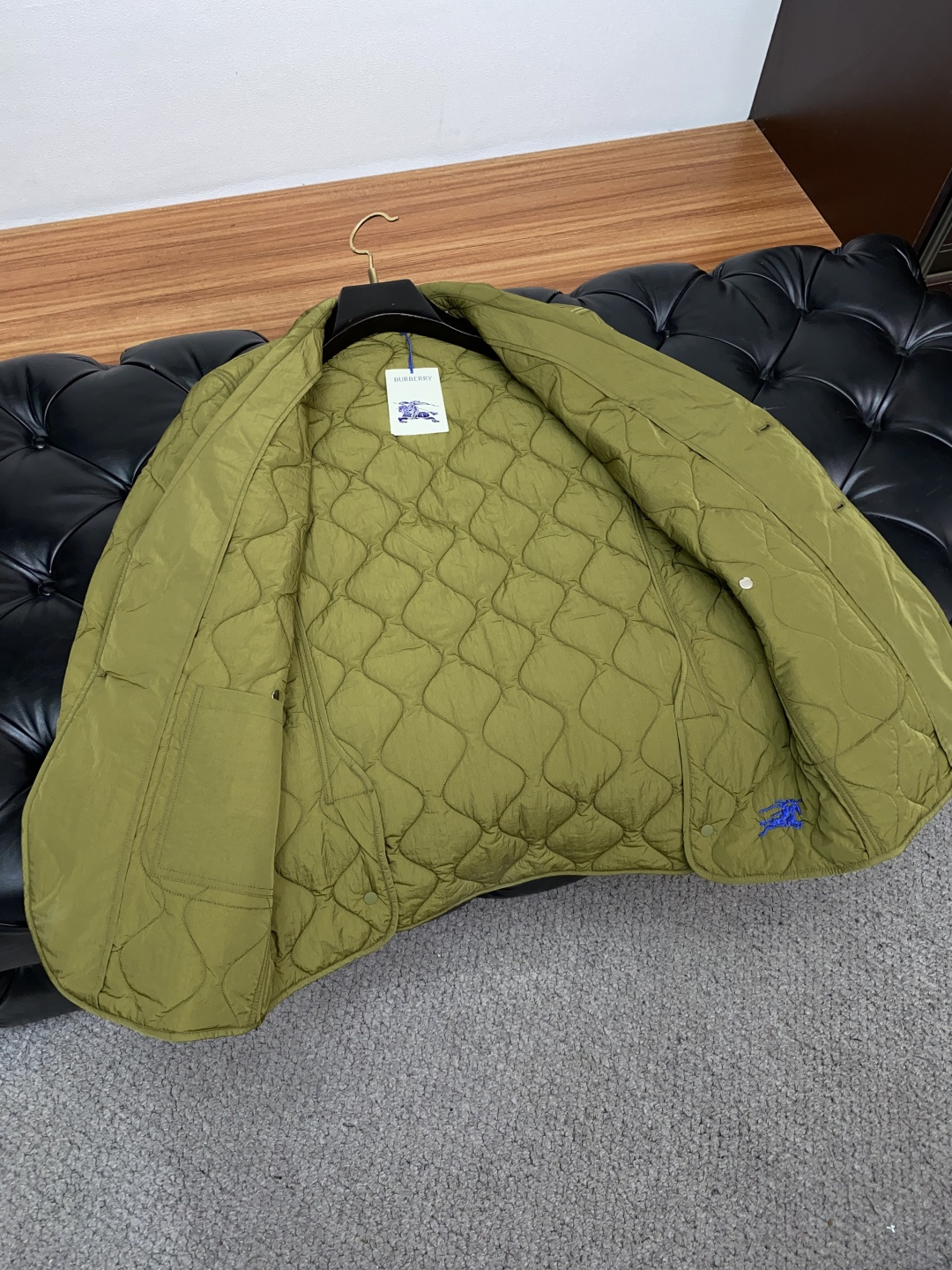 巴宝莉 25ss最新品 经典棉衣夹克外套，设计帅气有型！百搭必备单品，时尚潮牌， 轻松营造酷帅氛围感 ，