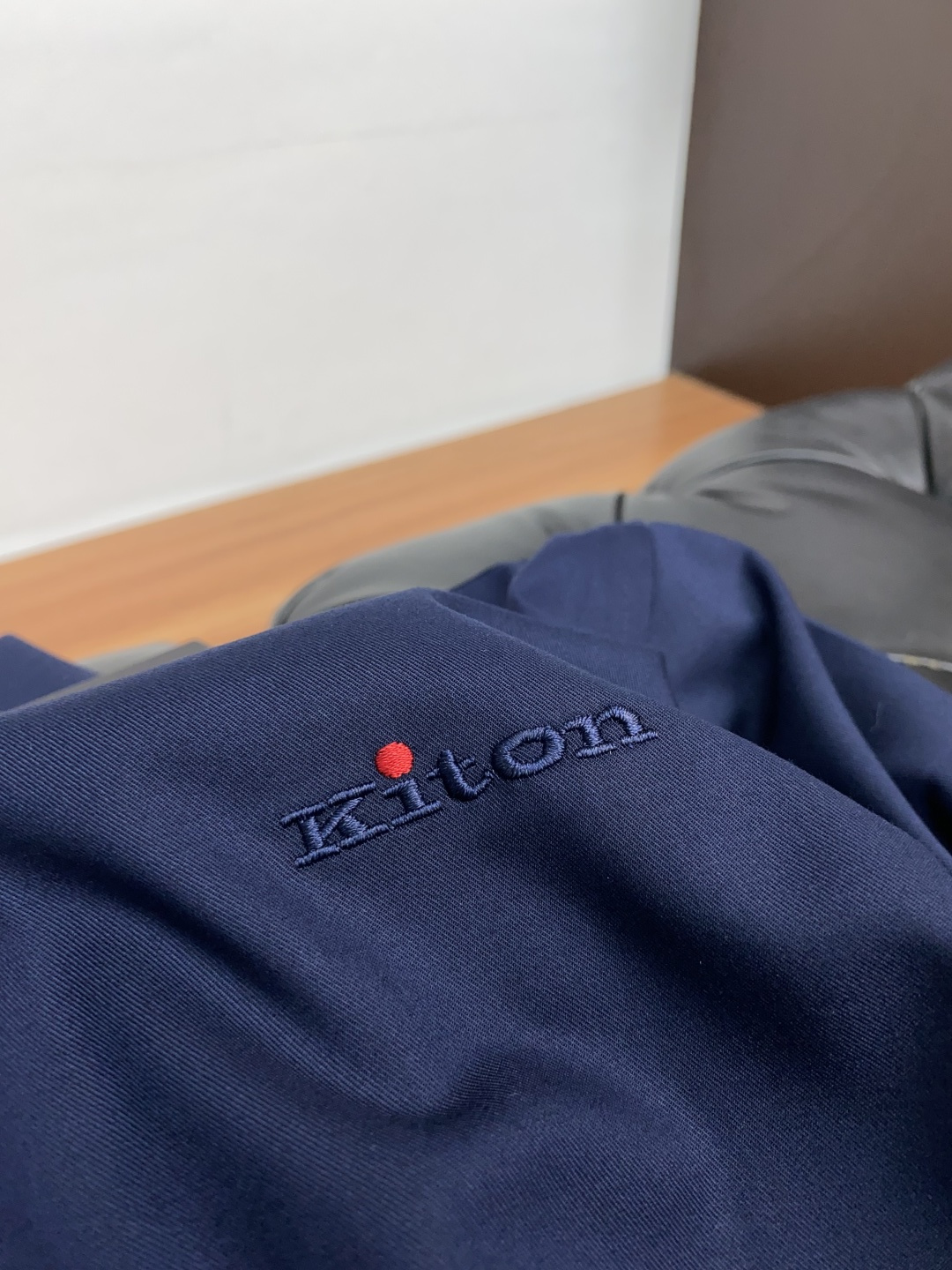  kiton 男士商务休闲格子长袖衬衫.官方同步系列！颇具意大利典型风格的时装，在面料选取和工艺方面都相