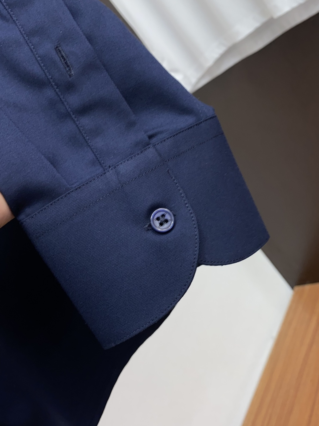  kiton 男士商务休闲格子长袖衬衫.官方同步系列！颇具意大利典型风格的时装，在面料选取和工艺方面都相