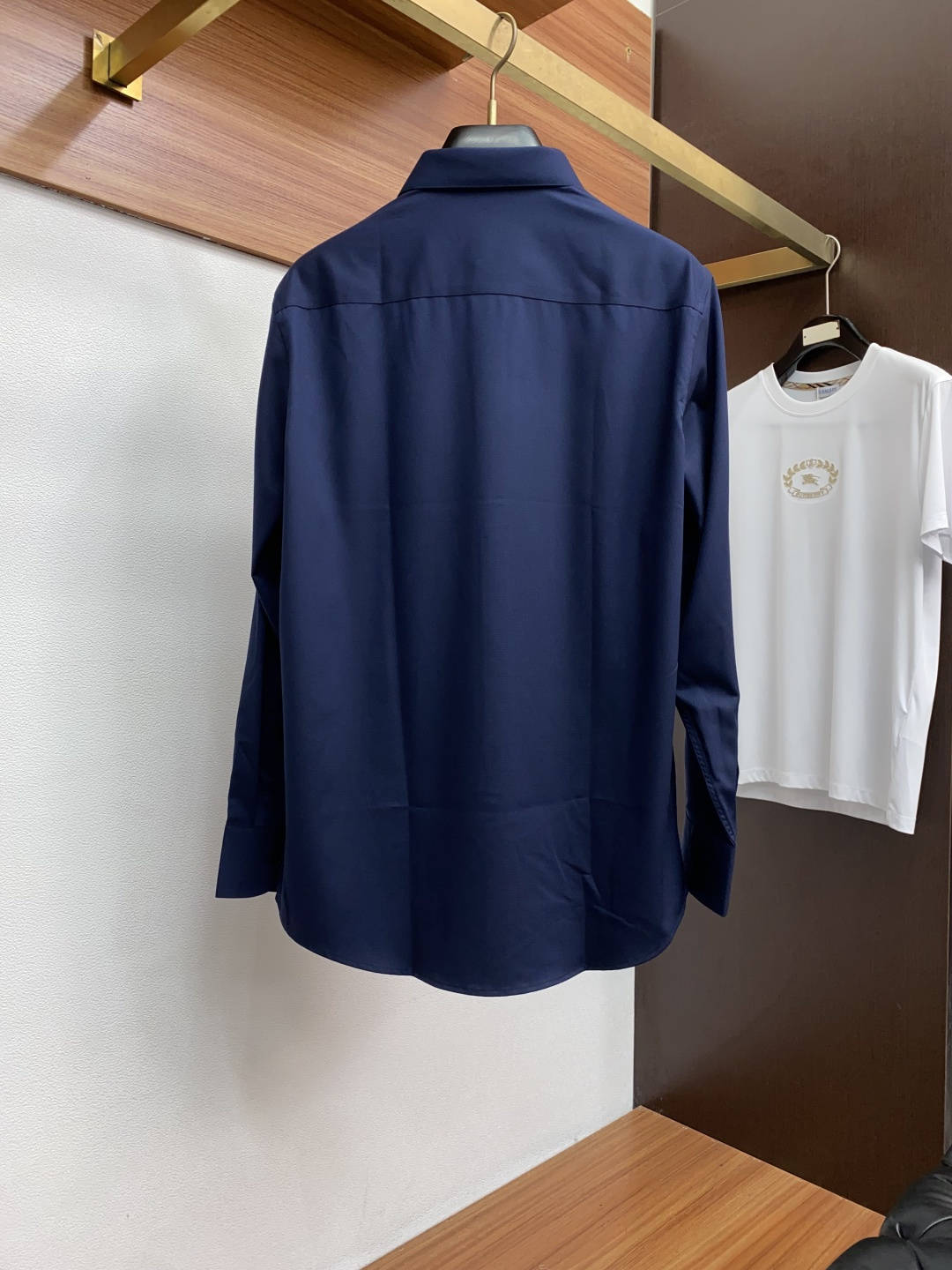  kiton 男士商务休闲格子长袖衬衫.官方同步系列！颇具意大利典型风格的时装，在面料选取和工艺方面都相