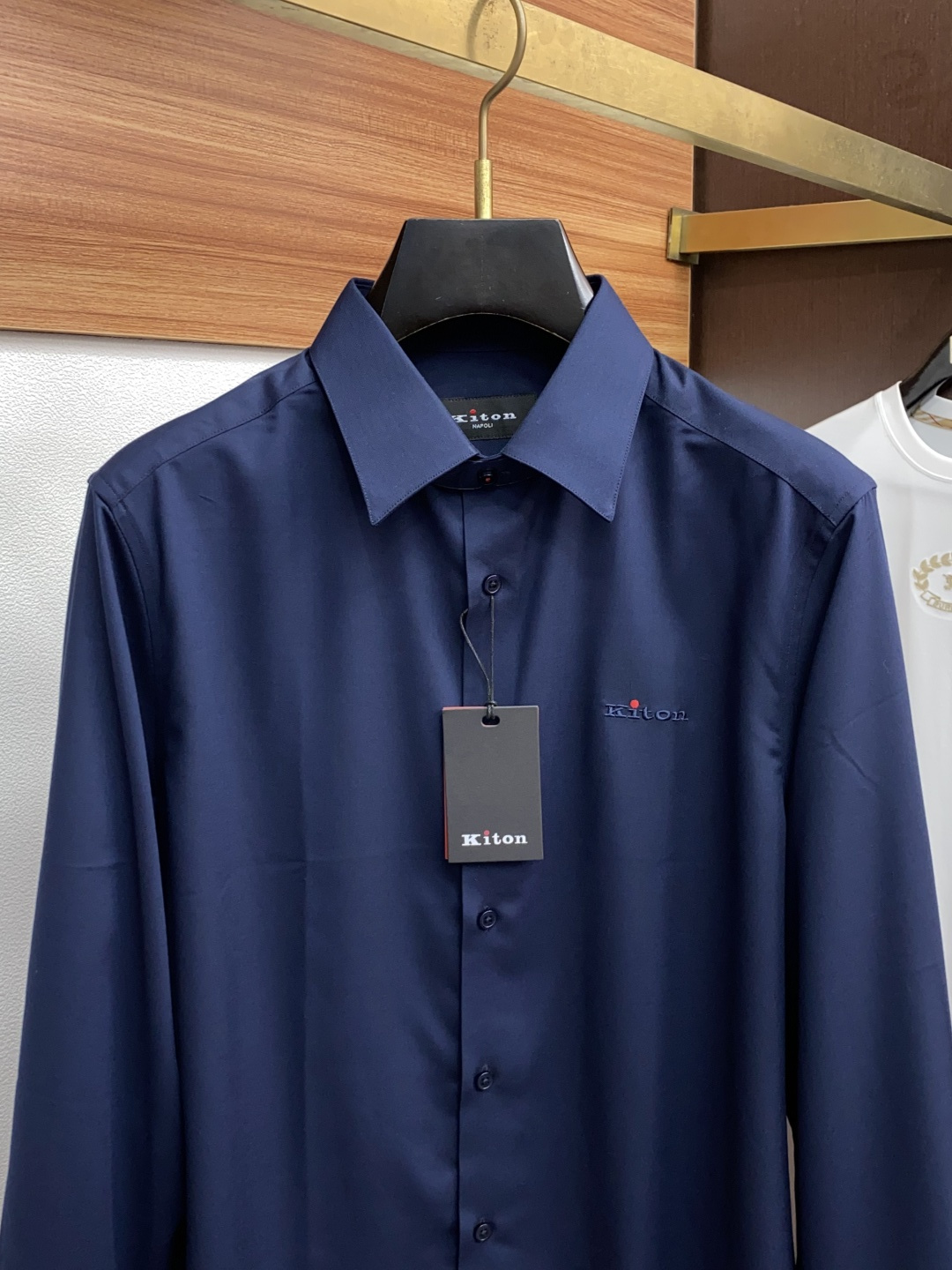  kiton 男士商务休闲格子长袖衬衫.官方同步系列！颇具意大利典型风格的时装，在面料选取和工艺方面都相