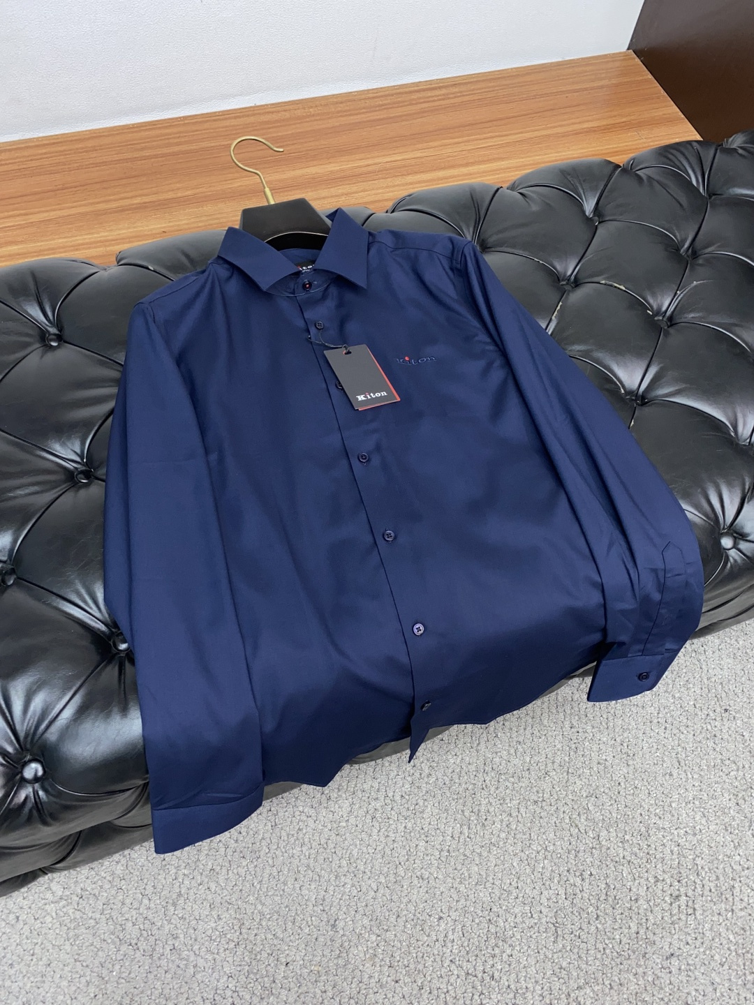  kiton 男士商务休闲格子长袖衬衫.官方同步系列！颇具意大利典型风格的时装，在面料选取和工艺方面都相