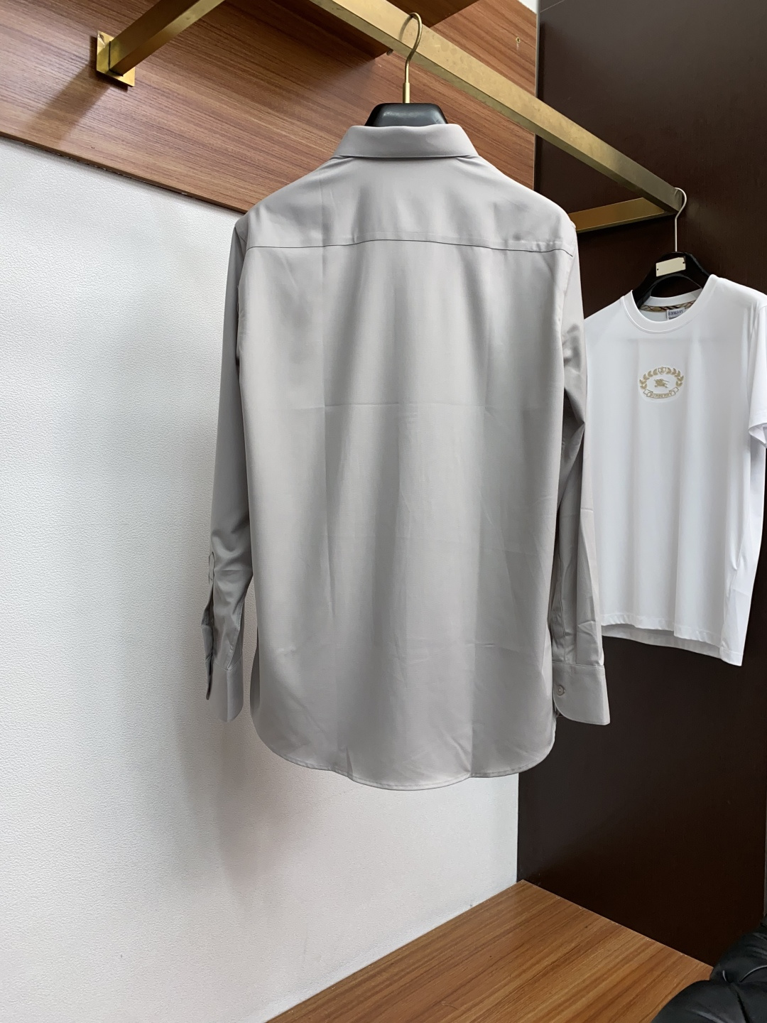  kiton 男士商务休闲格子长袖衬衫.官方同步系列！颇具意大利典型风格的时装，在面料选取和工艺方面都相