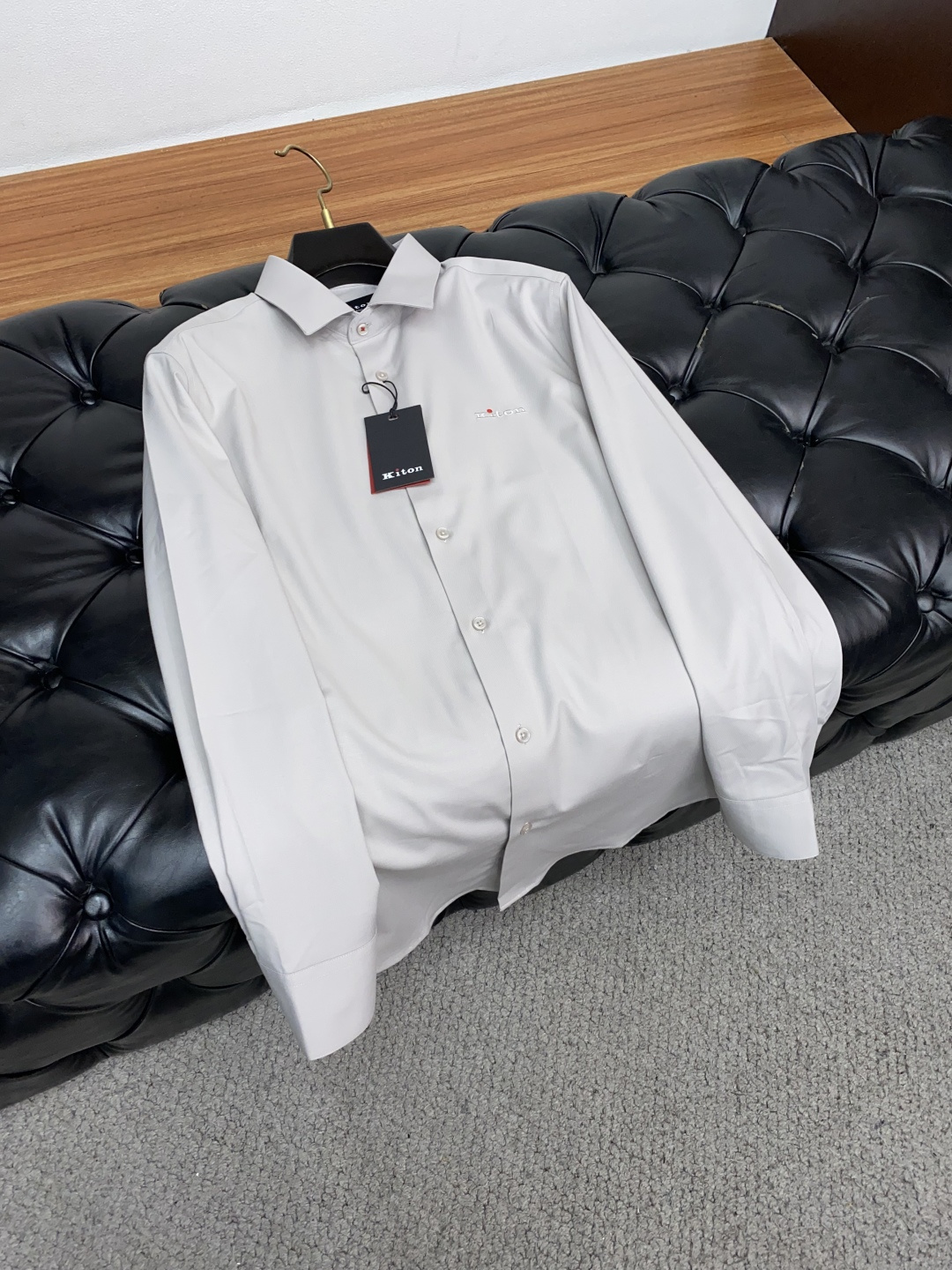  kiton 男士商务休闲格子长袖衬衫.官方同步系列！颇具意大利典型风格的时装，在面料选取和工艺方面都相