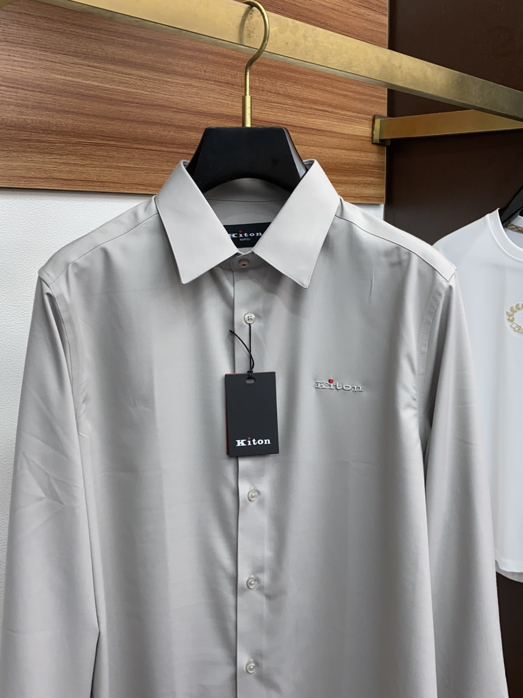  kiton 男士商务休闲格子长袖衬衫.官方同步系列！颇具意大利典型风格的时装，在面料选取和工艺方面都相