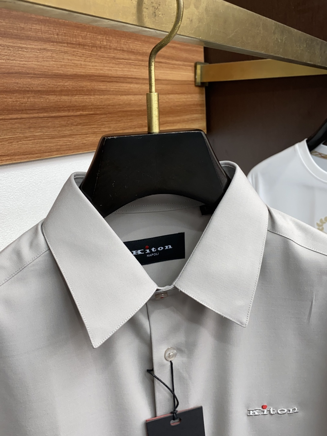  kiton 男士商务休闲格子长袖衬衫.官方同步系列！颇具意大利典型风格的时装，在面料选取和工艺方面都相