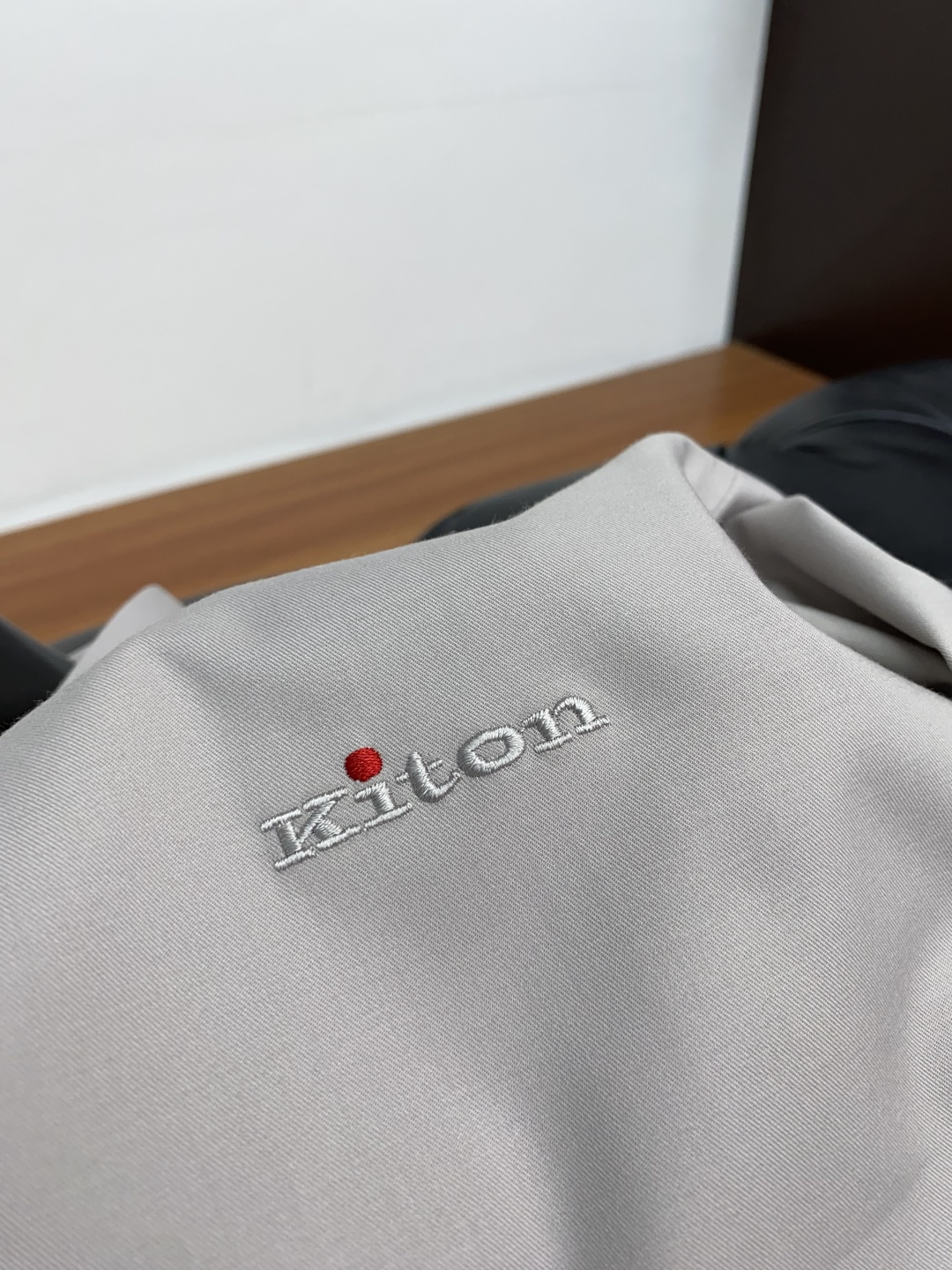  kiton 男士商务休闲格子长袖衬衫.官方同步系列！颇具意大利典型风格的时装，在面料选取和工艺方面都相