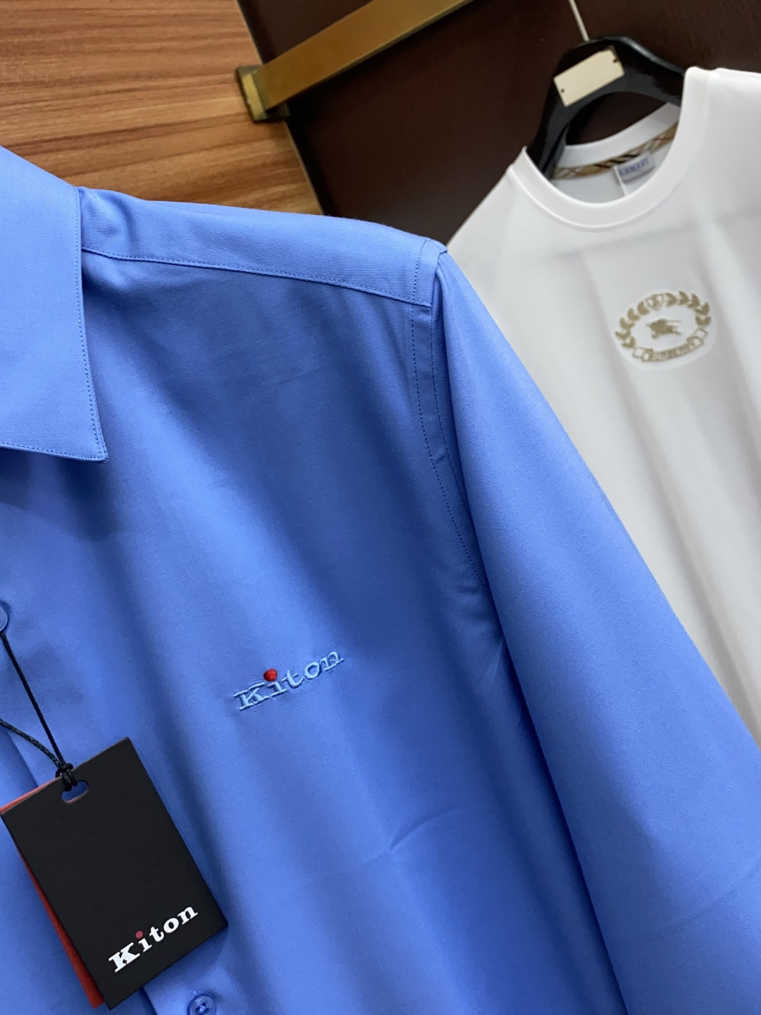 kiton 男士商务休闲格子长袖衬衫.官方同步系列！颇具意大利典型风格的时装，在面料选取和工艺方面都相当