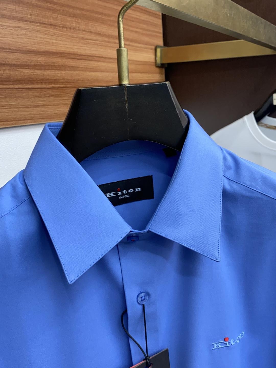 kiton 男士商务休闲格子长袖衬衫.官方同步系列！颇具意大利典型风格的时装，在面料选取和工艺方面都相当